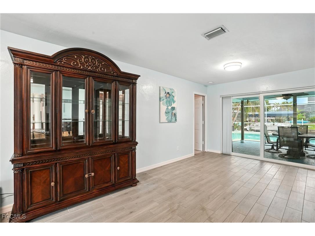 4558 Vinewood Circle North Fort Myers FL 33903 2025008560 image19