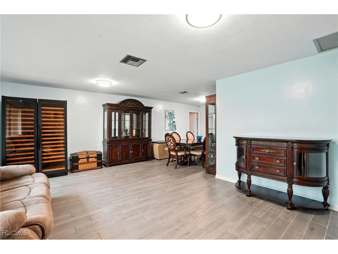 4558 Vinewood Circle North Fort Myers FL 33903 2025008560 image22