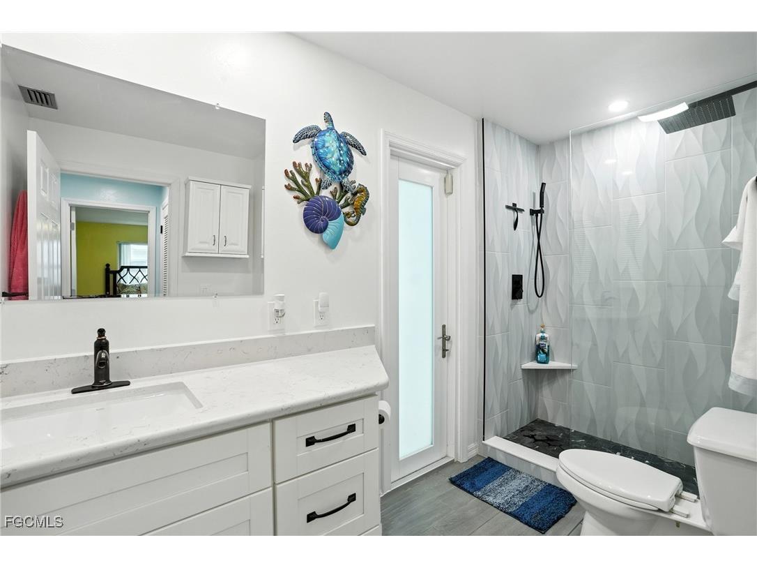 4558 Vinewood Circle North Fort Myers FL 33903 2025008560 image32