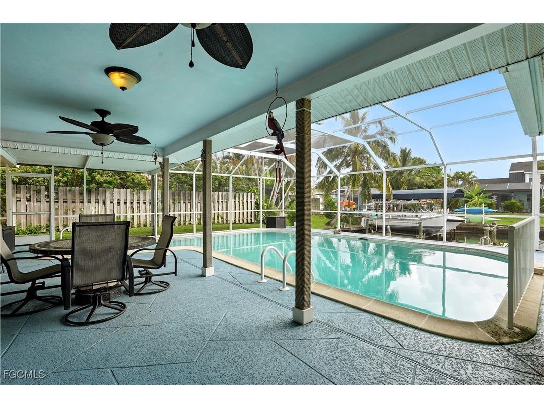 4558 Vinewood Circle North Fort Myers FL 33903 2025008560 image36