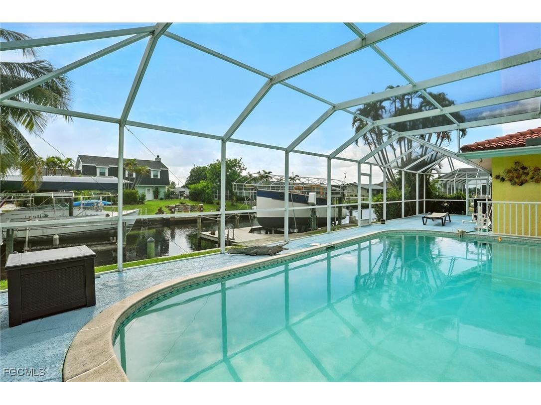 4558 Vinewood Circle North Fort Myers FL 33903 2025008560 image4