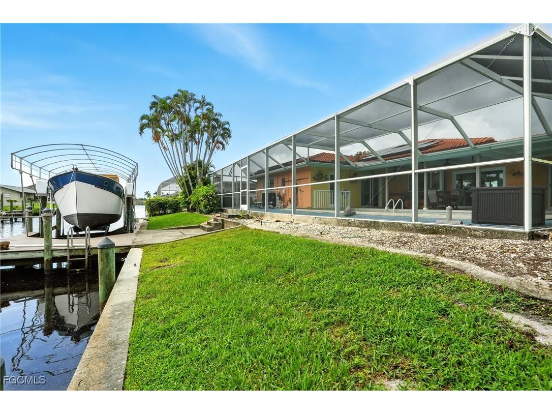 4558 Vinewood Circle North Fort Myers FL 33903 2025008560 image41