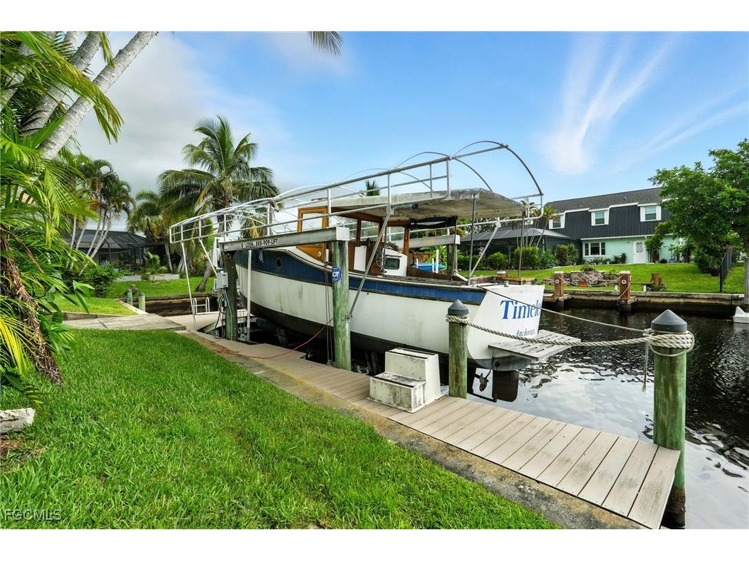 4558 Vinewood Circle North Fort Myers FL 33903 2025008560 image43