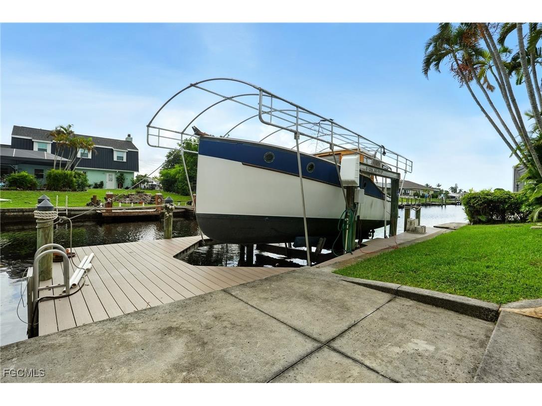 4558 Vinewood Circle North Fort Myers FL 33903 2025008560 image44