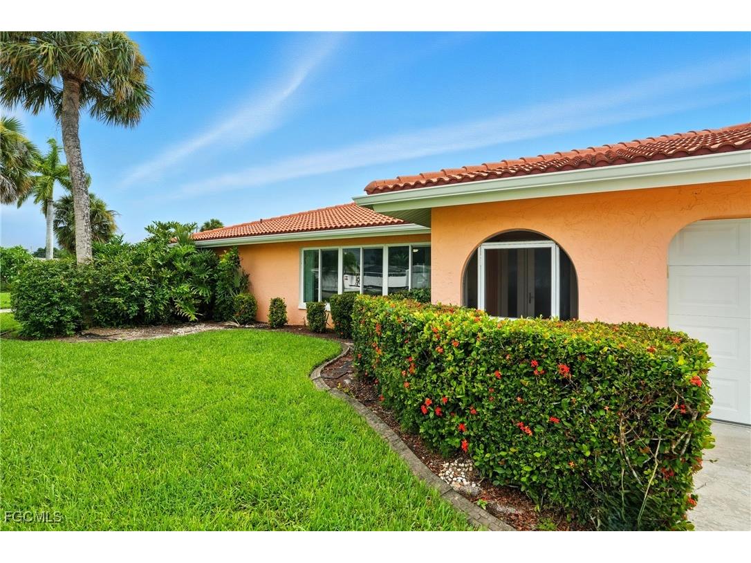 4558 Vinewood Circle North Fort Myers FL 33903 2025008560 image5