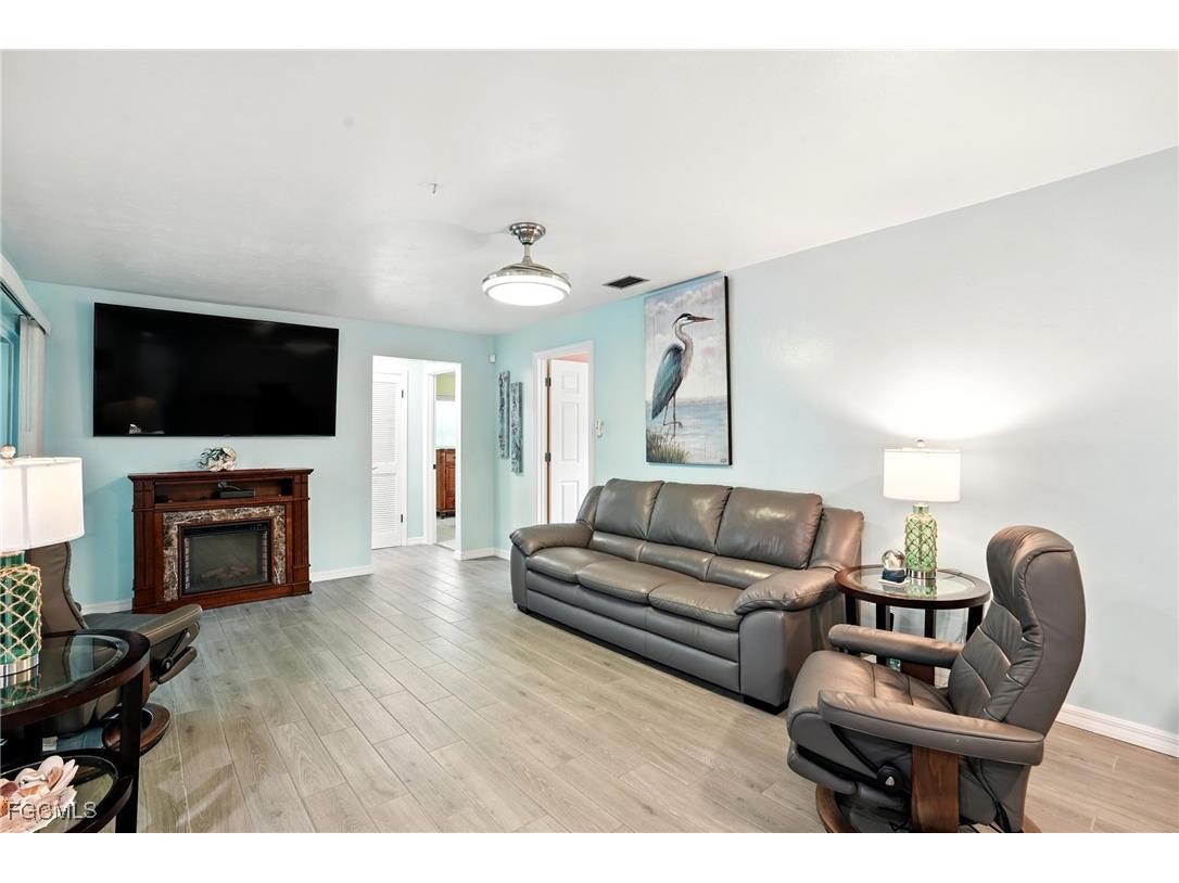 4558 Vinewood Circle North Fort Myers FL 33903 2025008560 image6