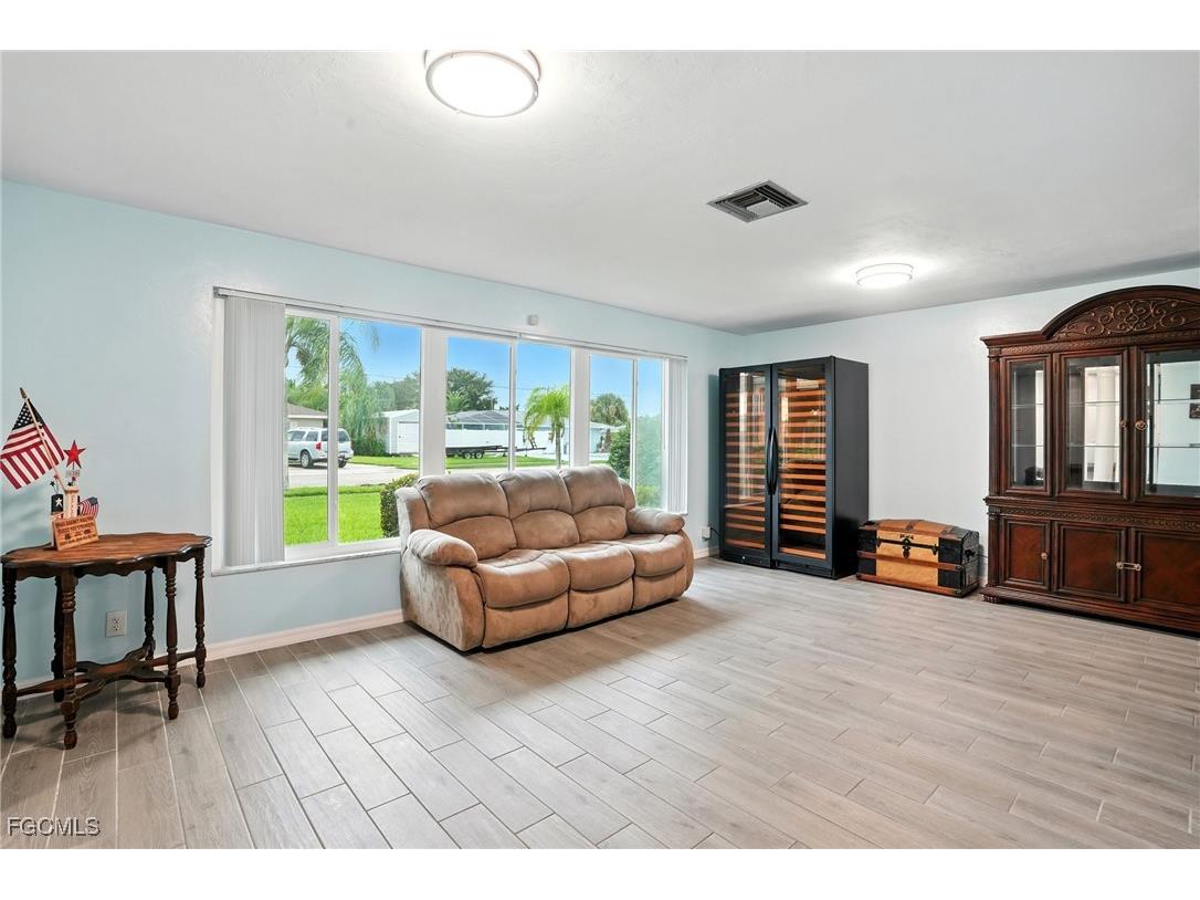4558 Vinewood Circle North Fort Myers FL 33903 2025008560 image9
