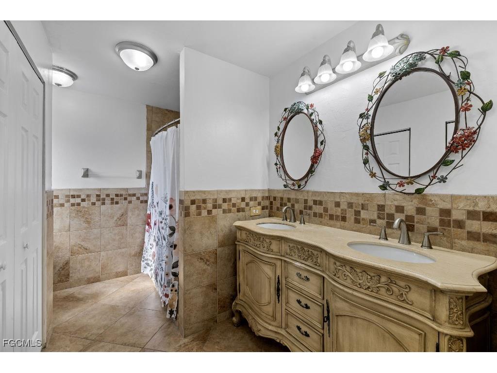 4560 Key Largo Lane Bonita Springs FL 34134 2025002323 image11