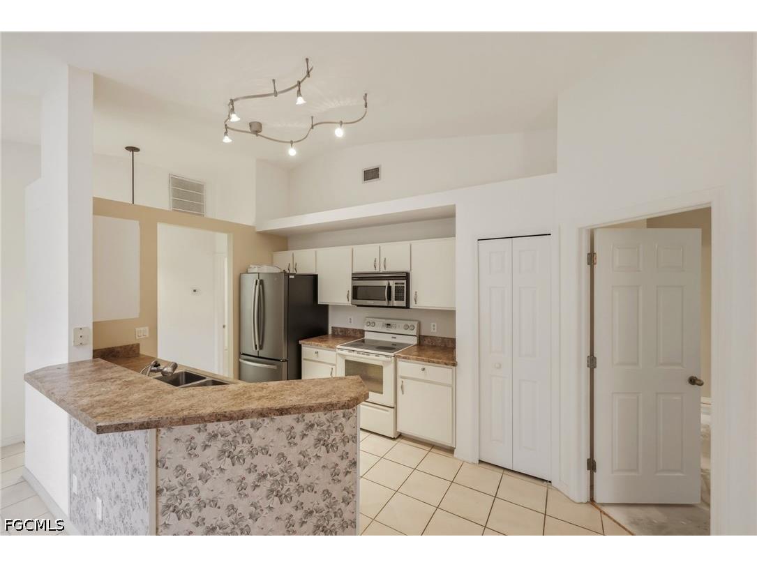 457 Bethany Village Circle Lehigh Acres FL 33936 2026026797 image5