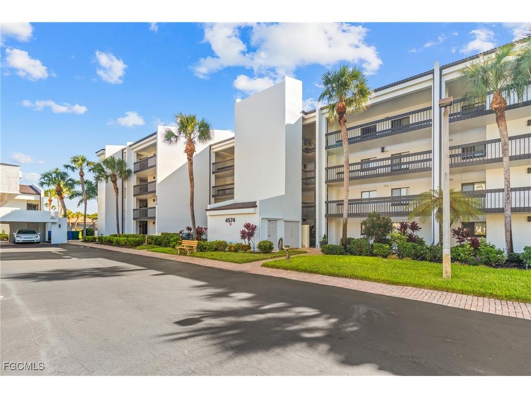 4574 Trawler Court #101 Fort Myers FL 33919 2025012676 image2