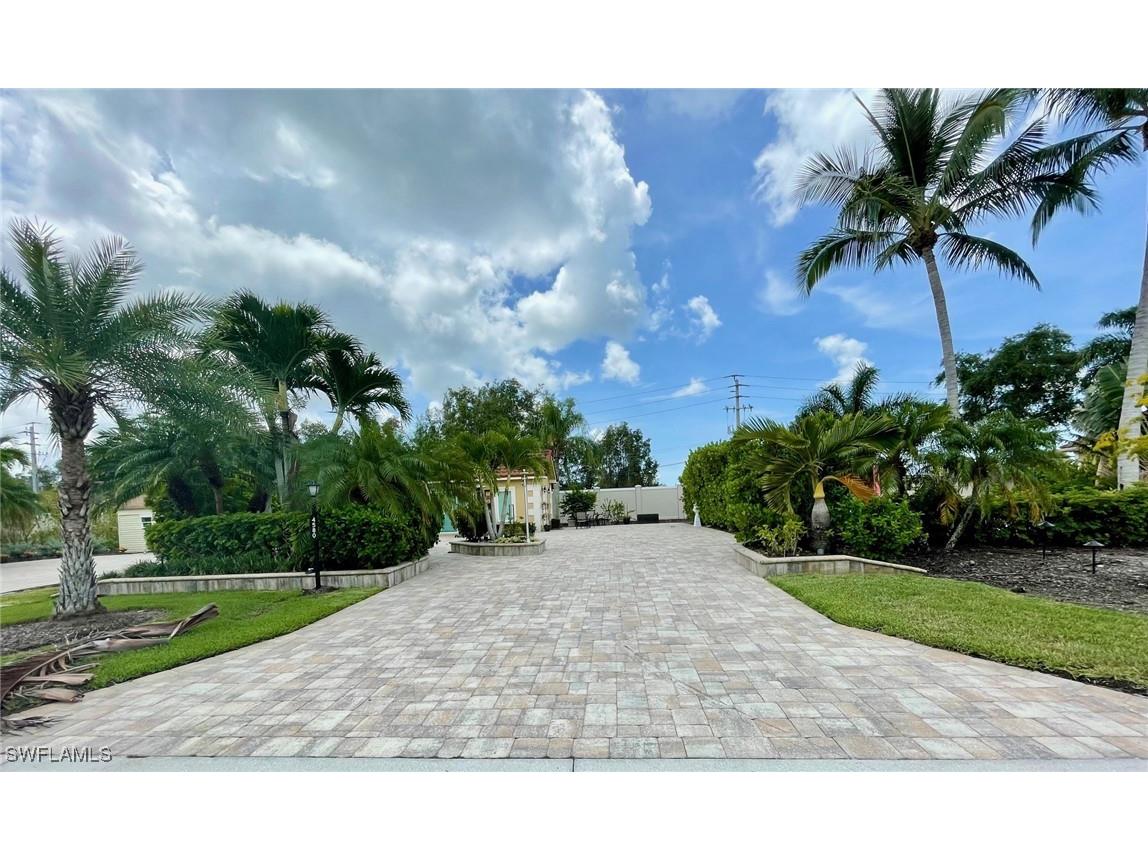 4580 Southern Breeze Drive Naples FL 34114 225072815 image1