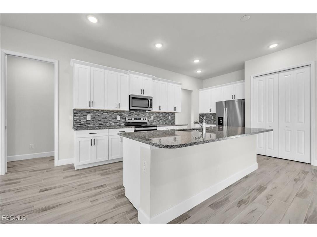 459 NE 2nd Place Cape Coral FL 33909 225033889 image6