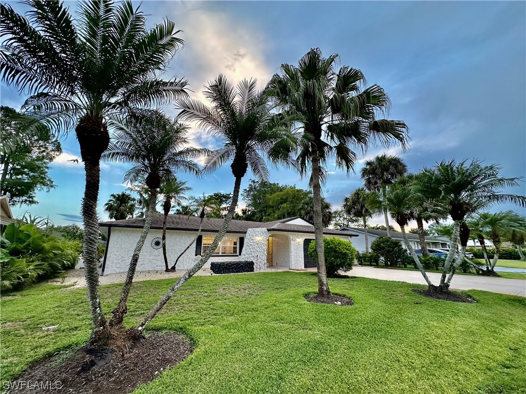 4590 Robin Avenue Naples FL 34104 223045959 image1