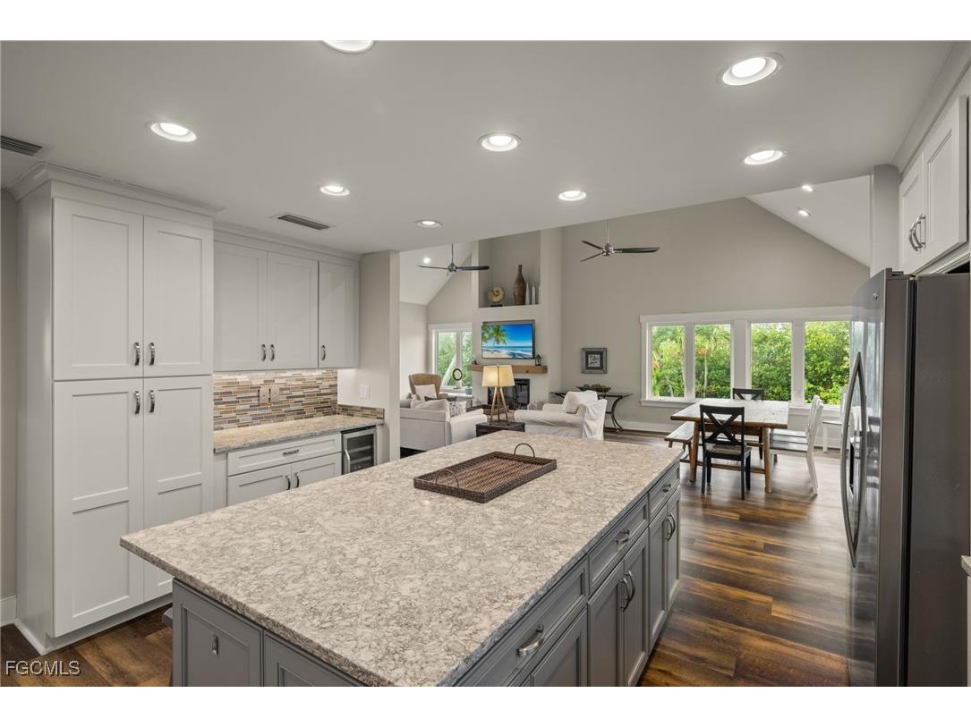 460 E Gulf Drive Sanibel FL 33957 2025019649 image16