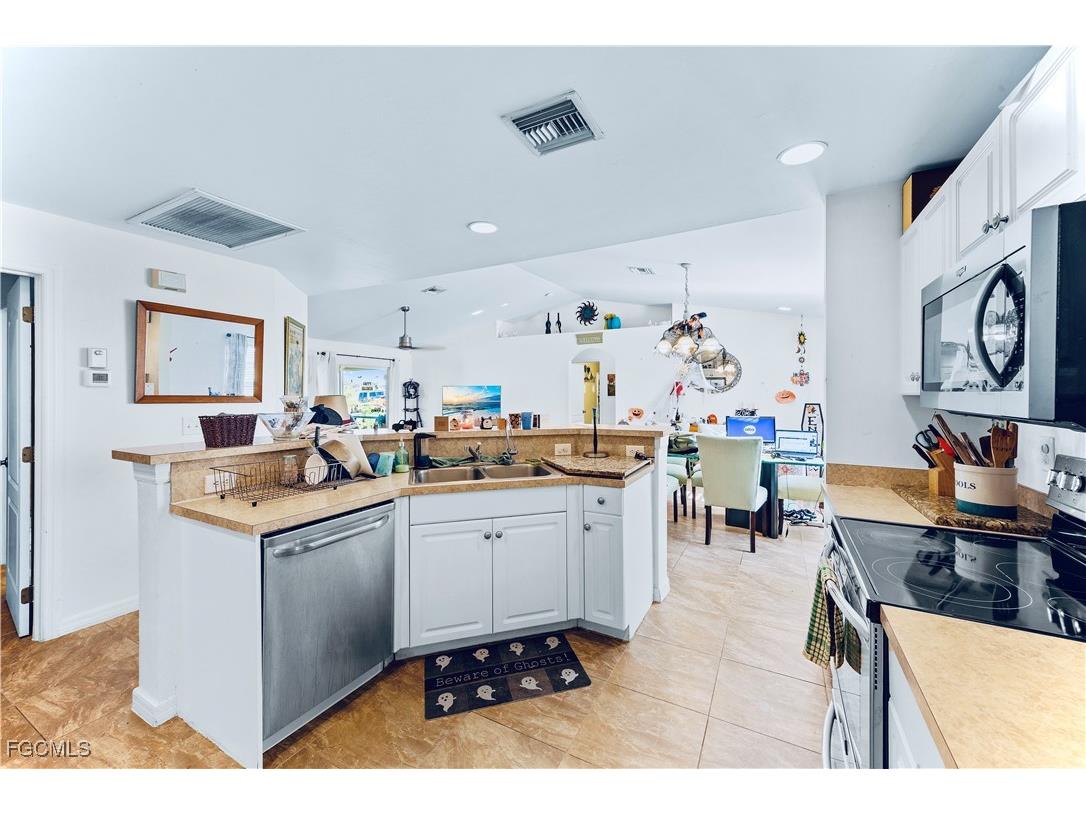 4600 Flora Avenue S Lehigh Acres FL 33976 2025013719 image7