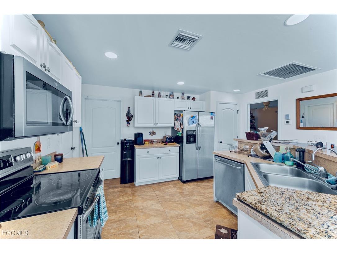 4600 Flora Avenue S Lehigh Acres FL 33976 2025013719 image8