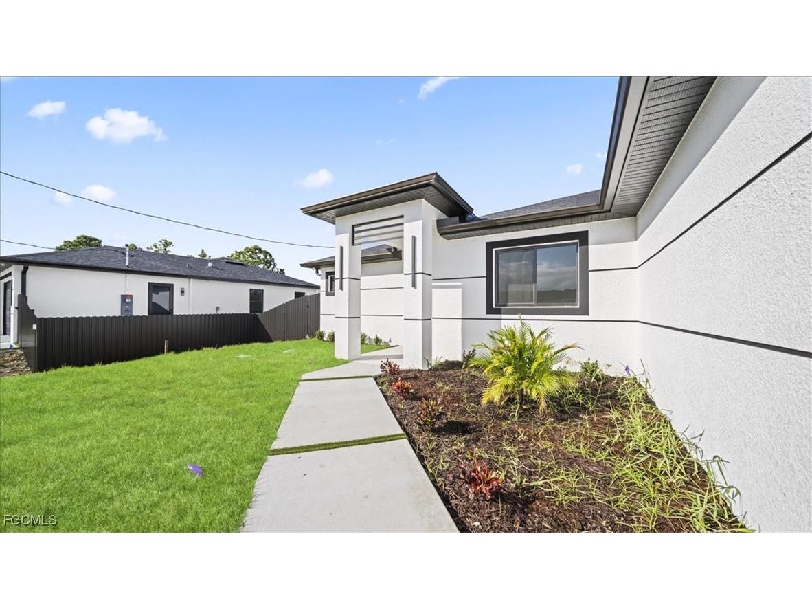 4609 Hanna Avenue N Lehigh Acres FL 33971 2026005833 image1