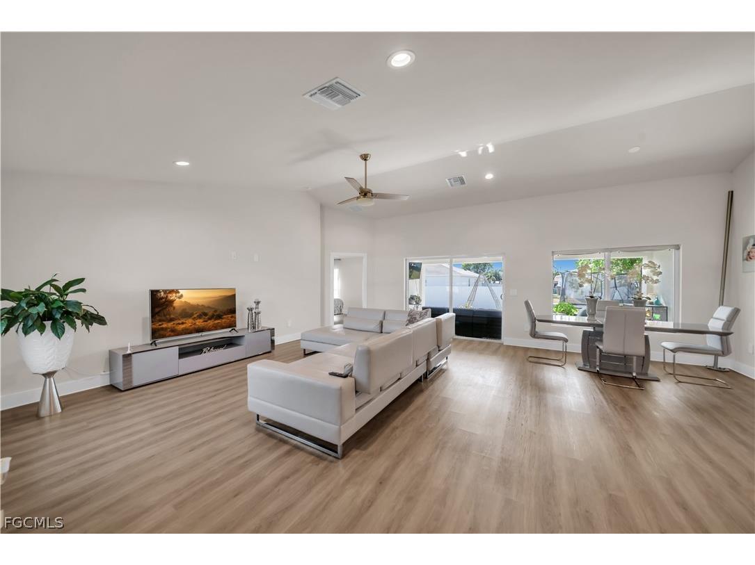 4610 SW 9th Place Cape Coral FL 33914 2026008275 image8