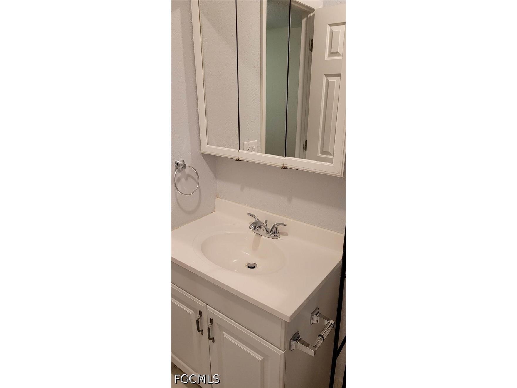 4611 Bayshore Drive #O8 Naples FL 34112 2026020273 image16