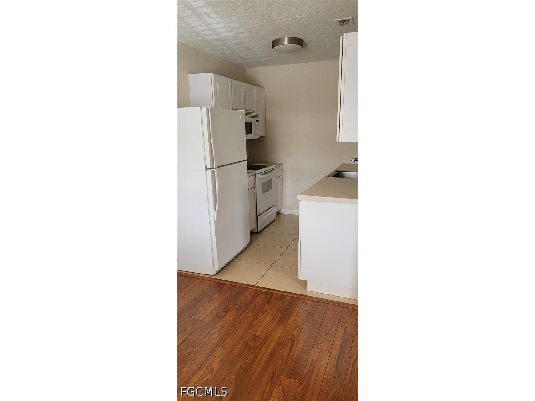 4611 Bayshore Drive #O8 Naples FL 34112 2026020273 image6