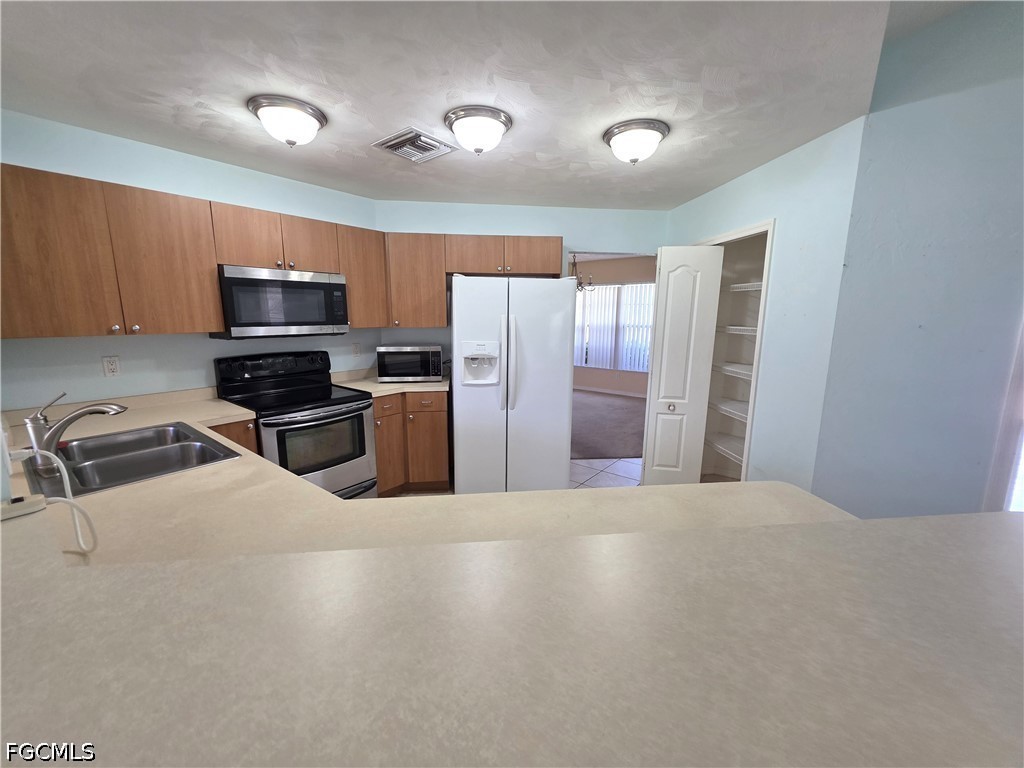 4614 SW 9th Place Cape Coral FL 33914 2026019786 image8