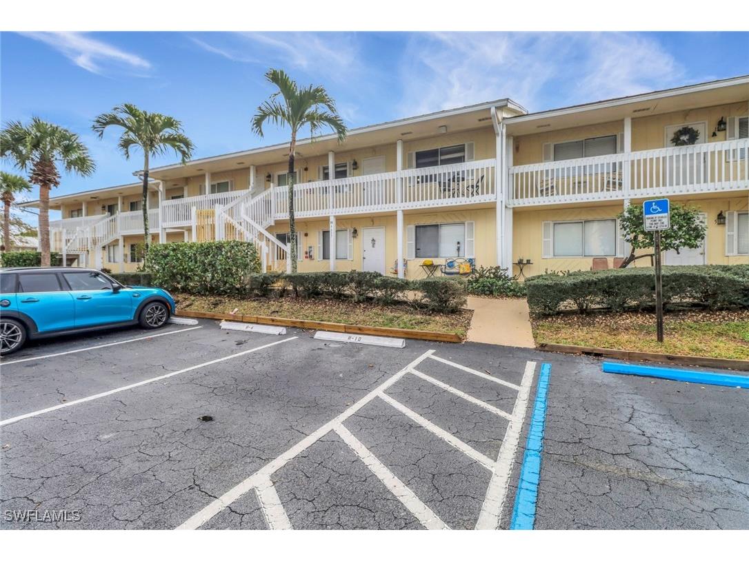 4617 Bayshore Drive #H10 Naples FL 34112 225068564 image1