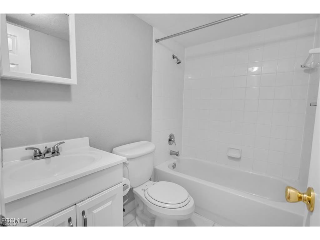 4617 Bayshore Drive #H2 Naples FL 34112 2026004301 image17