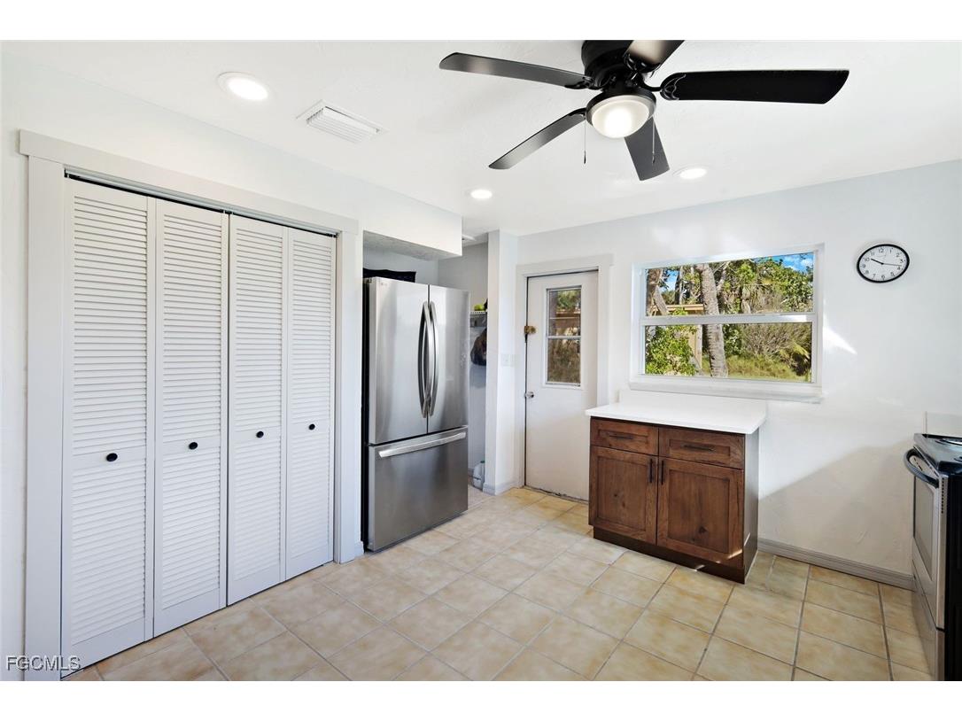 4619 Rue Bayou Sanibel FL 33957 2025025437 image12