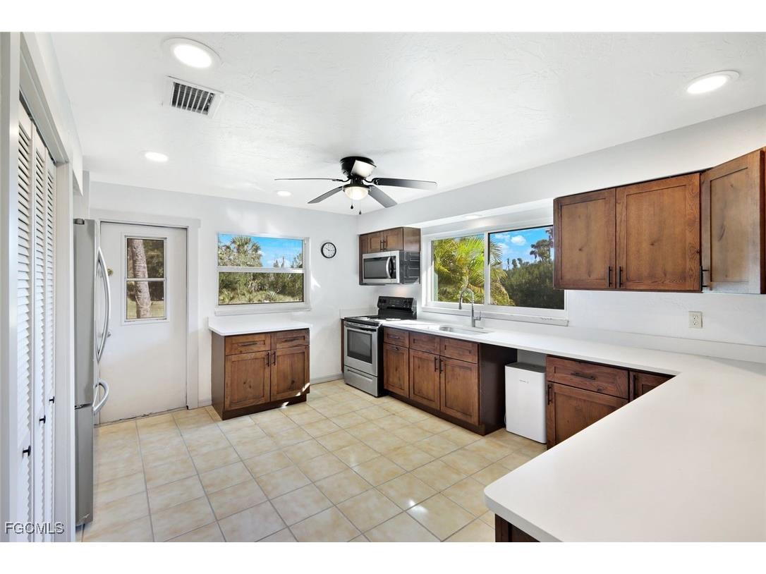 4619 Rue Bayou Sanibel FL 33957 2025025437 image15