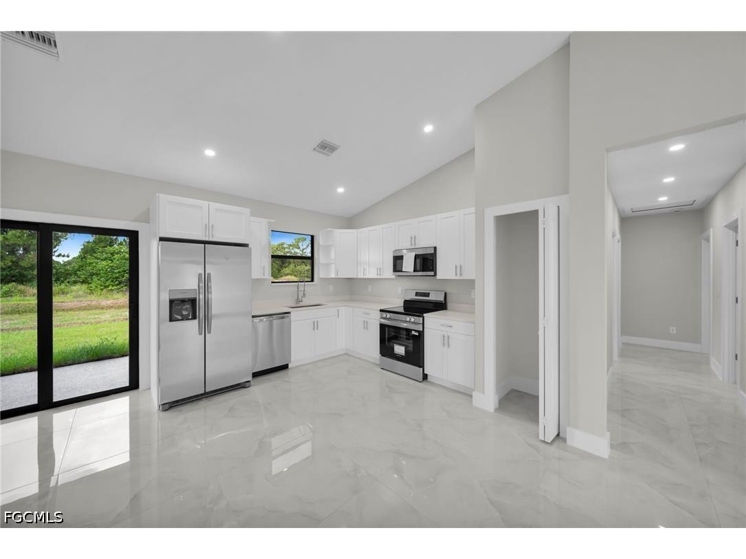462 Lampion Avenue S #MAIN HOUSE Lehigh Acres FL 33974 2026026279 image4