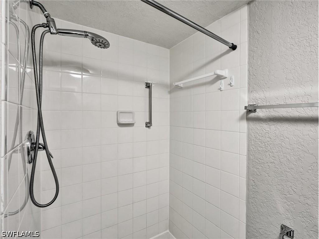4621 Bayshore Drive #Q1 Naples FL 34112 226019488 image20