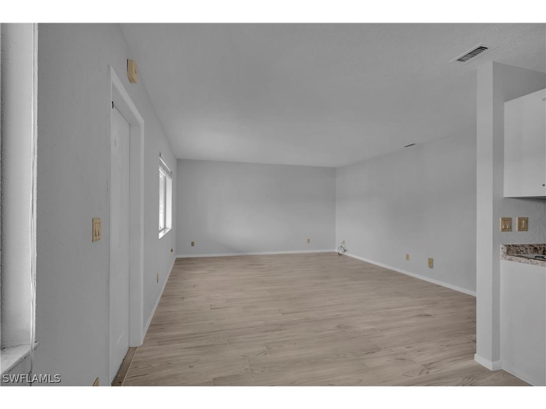 4621 Bayshore Drive #Q7 Naples FL 34112 224026390 image1