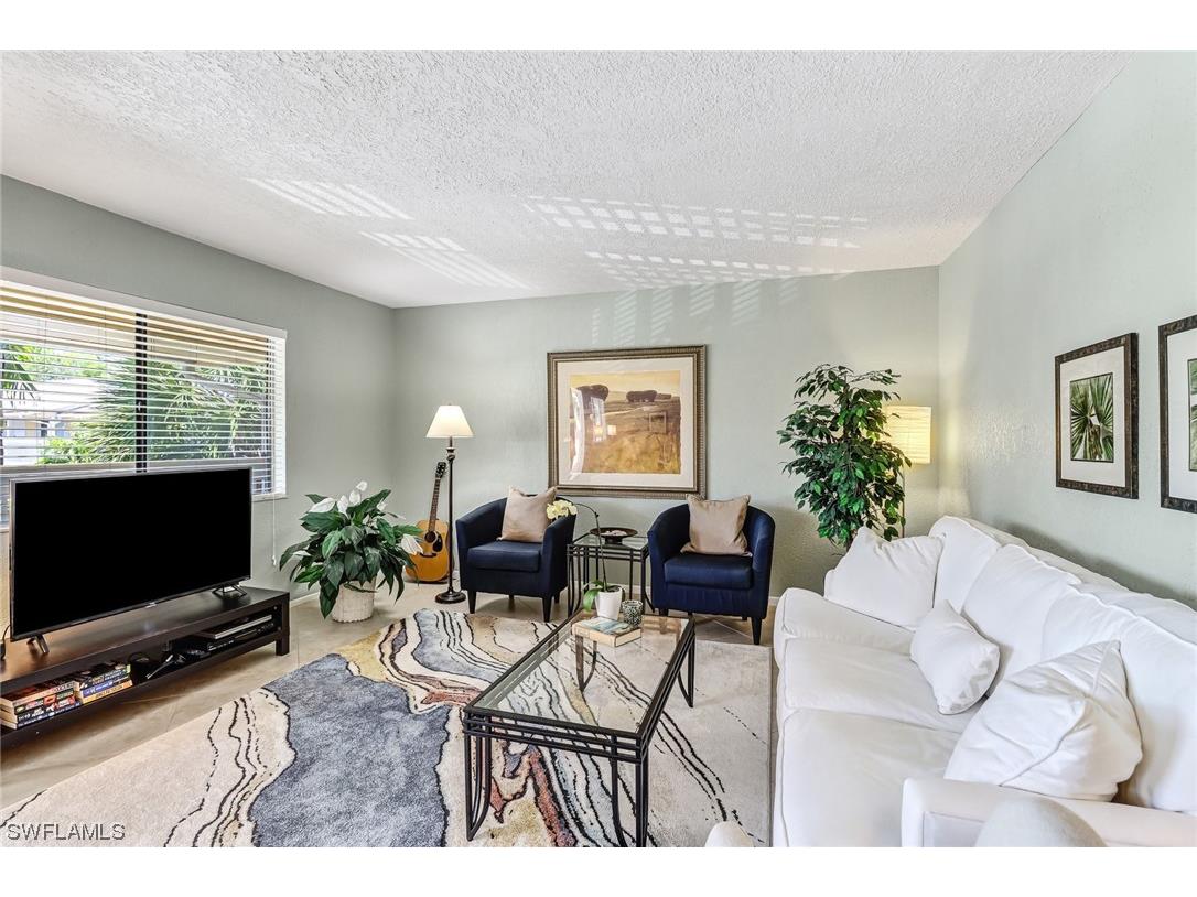 4621 Bayshore Drive #Q9 Naples FL 34112 223022004 image1