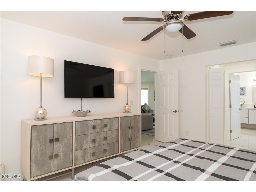 4623 Jacaranda Parkway W Cape Coral FL 33993 2025013158 image13