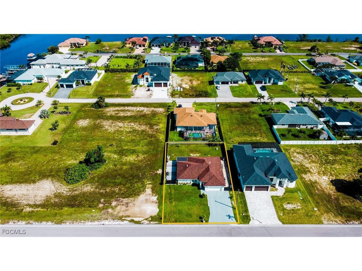 4623 Jacaranda Parkway W Cape Coral FL 33993 2025013158 image2