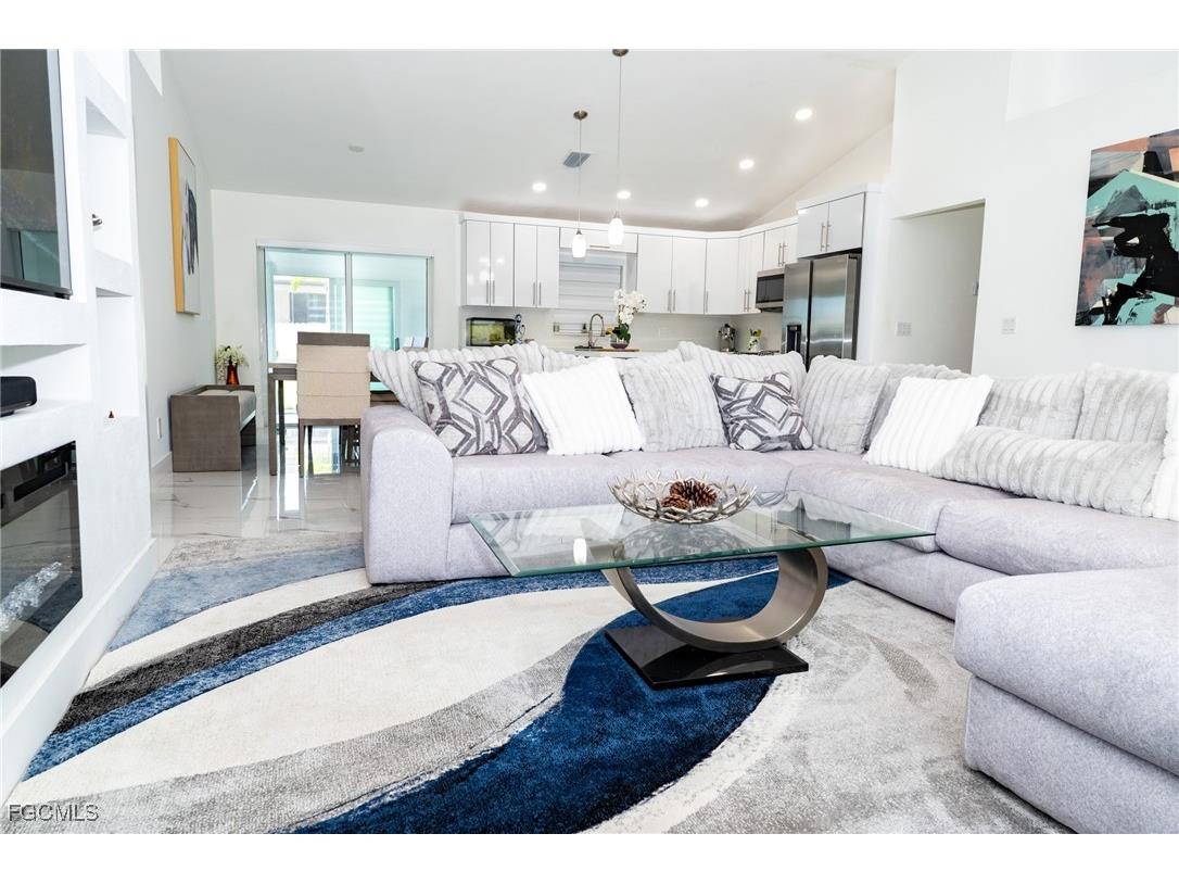 4623 Jacaranda Parkway W Cape Coral FL 33993 2025013158 image3