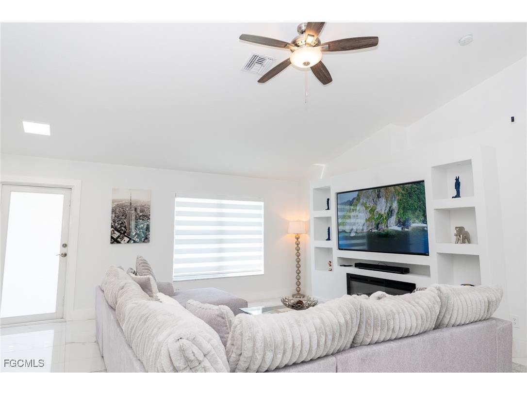 4623 Jacaranda Parkway W Cape Coral FL 33993 2025013158 image5