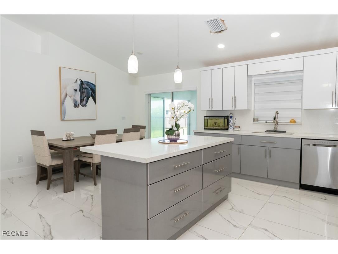 4623 Jacaranda Parkway W Cape Coral FL 33993 2025013158 image7