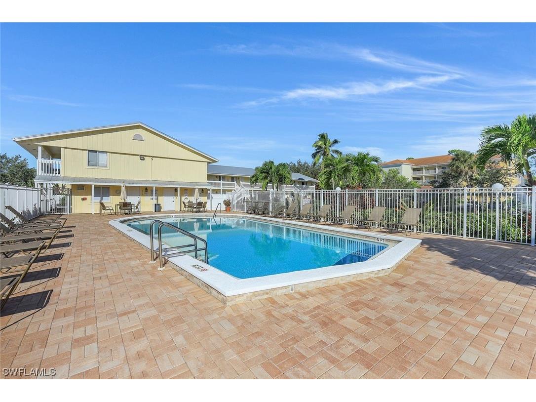 4625 Bayshore Drive #D9 Naples FL 34112 223073513 image1