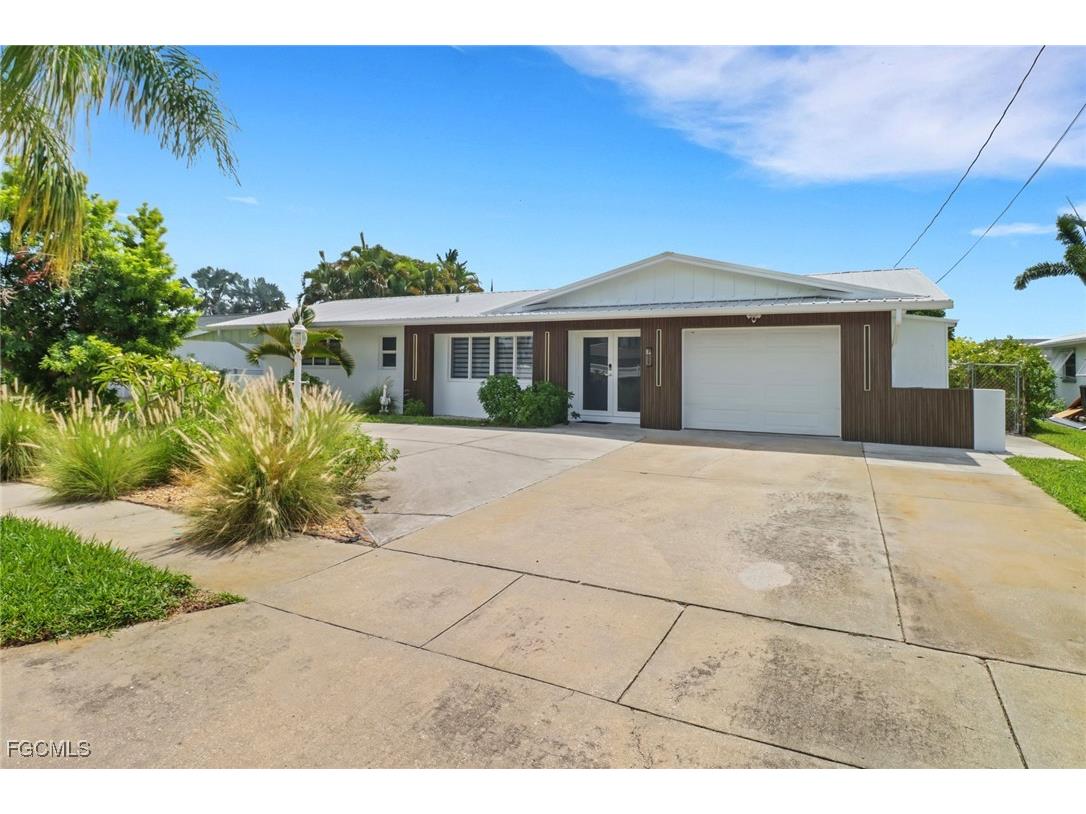 4625 Forest Glen Drive North Fort Myers FL 33903 2025002403 image1