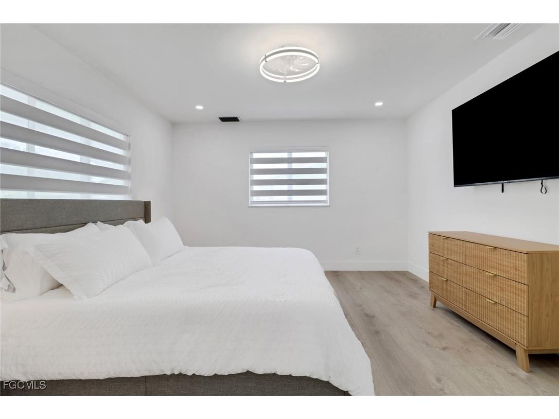 4625 Forest Glen Drive North Fort Myers FL 33903 2025002403 image14