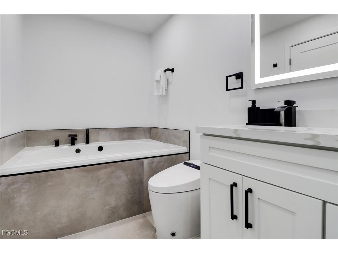 4625 Forest Glen Drive North Fort Myers FL 33903 2025002403 image16