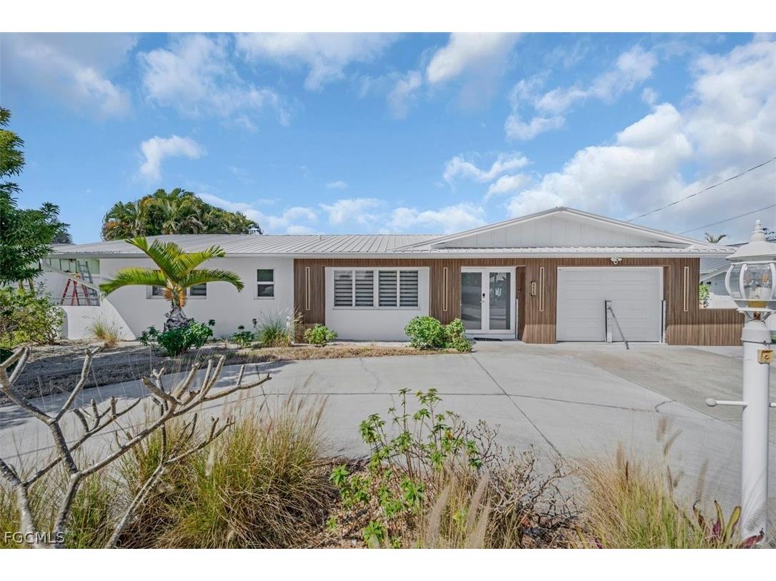 4625 Forest Glen Drive North Fort Myers FL 33903 2026009897 image1