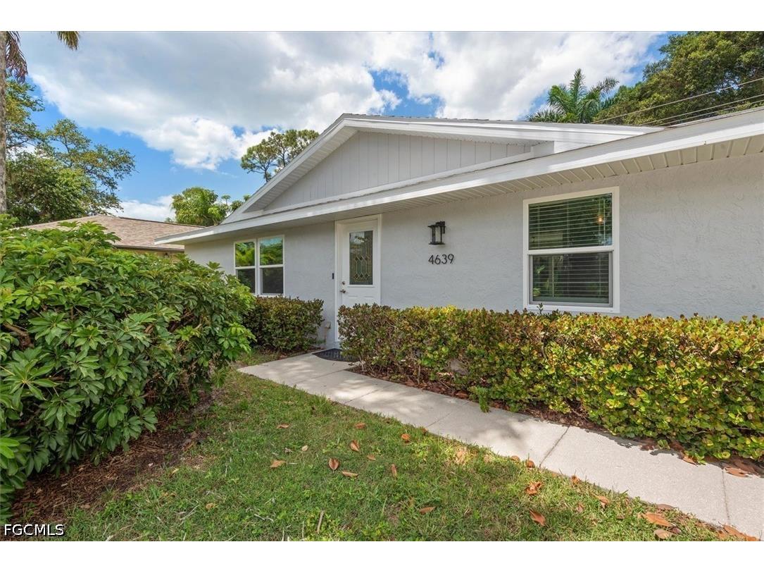 4639 Robin Avenue Naples FL 34104 2026019032 image3