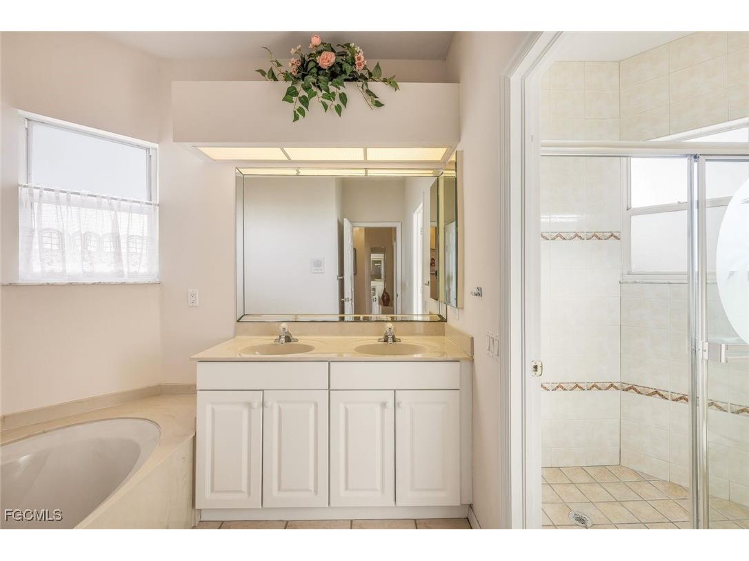 4640 NW 33rd Terrace Cape Coral FL 33993 2026004627 image17