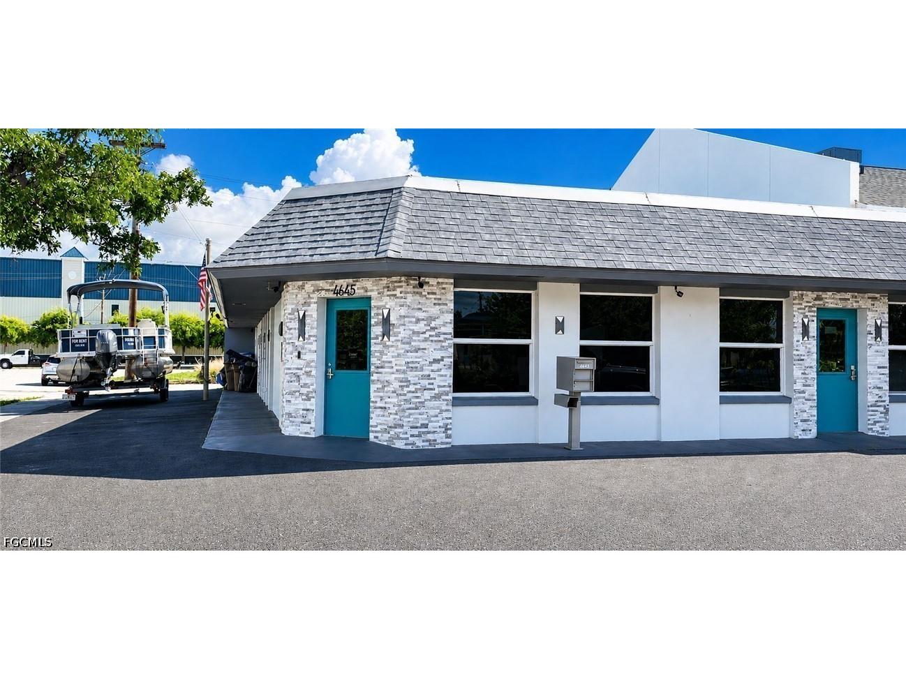 4645 SE 15th Avenue Cape Coral FL 33904 2026023987 image2