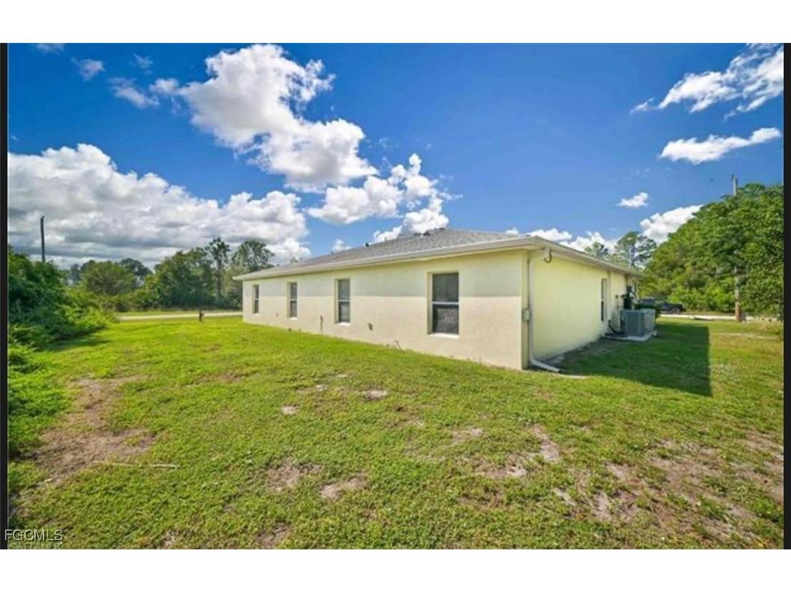465-467 Lillon Avenue S Lehigh Acres FL 33974 2025011964 image2