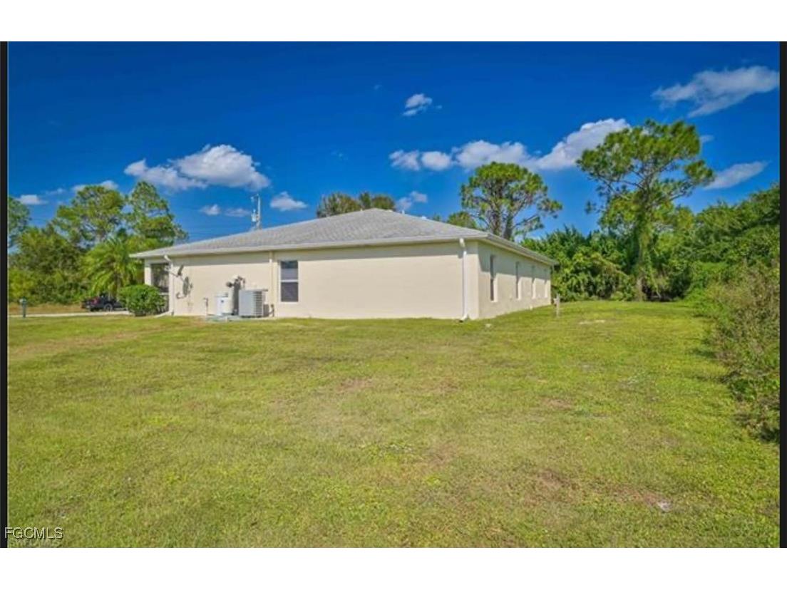465-467 Lillon Avenue S Lehigh Acres FL 33974 2025011964 image3