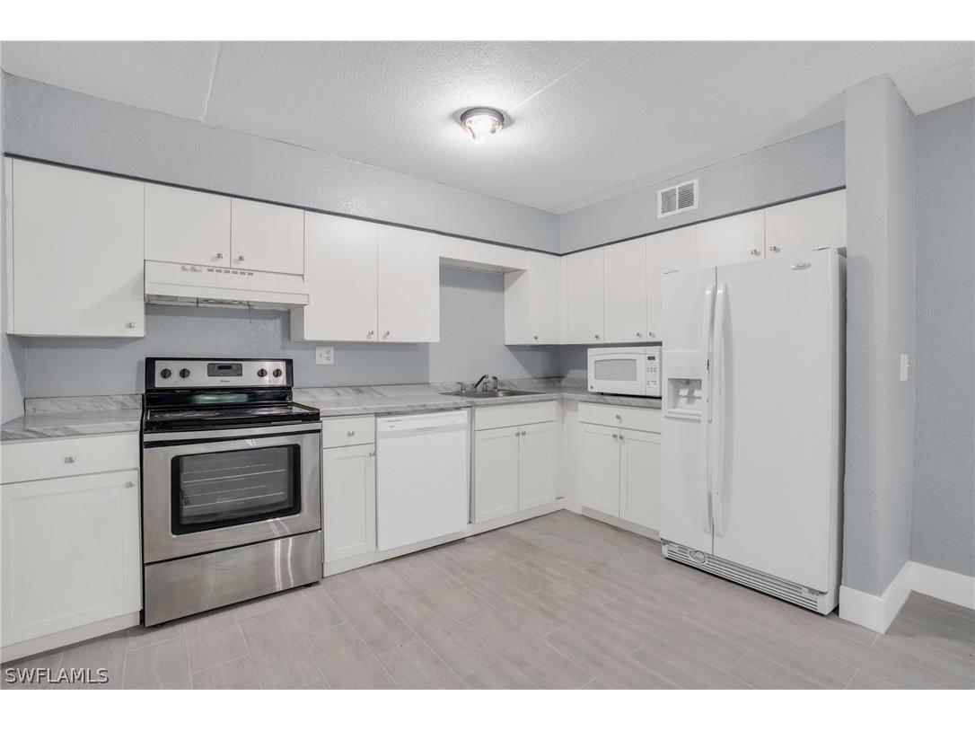 465 Bald Eagle Drive #11 Marco Island FL 34145 224050273 image1