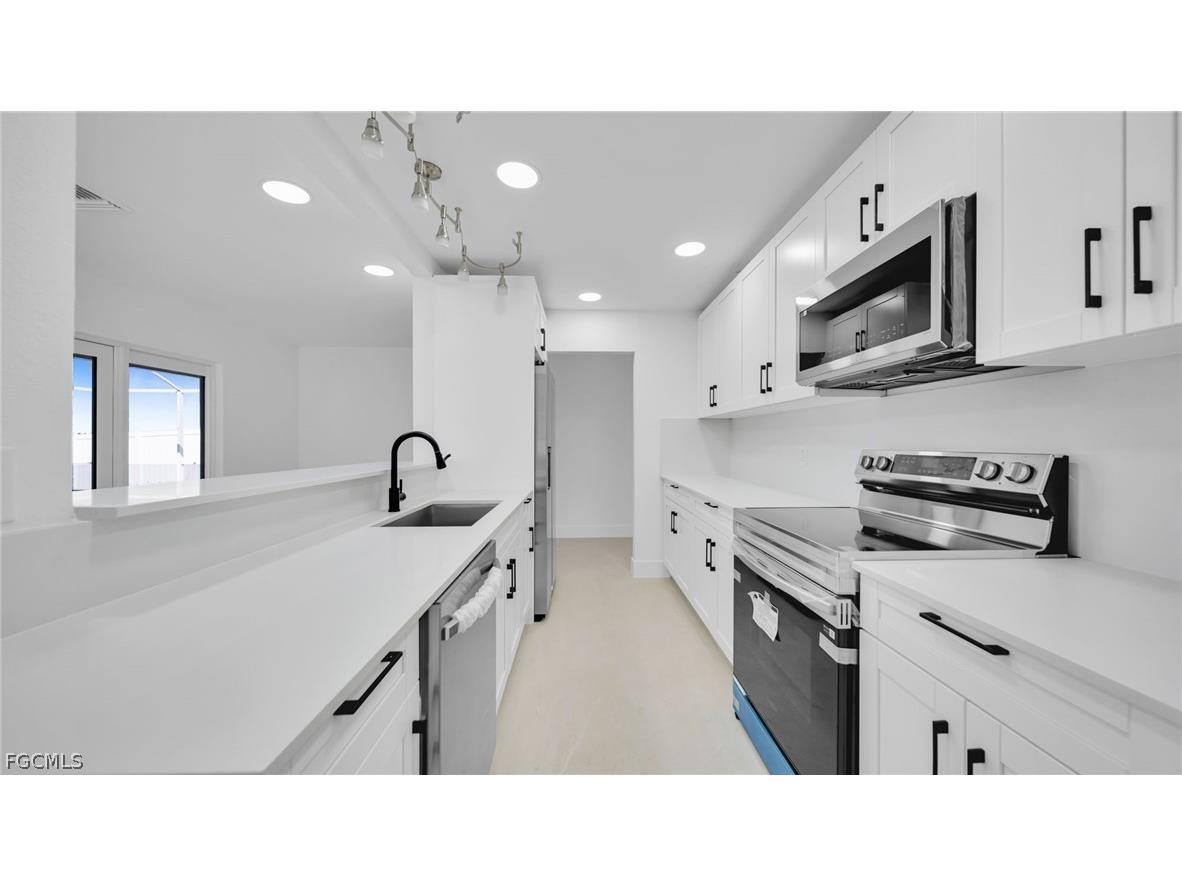 465 Donora Boulevard Fort Myers Beach FL 33931 2026007190 image10